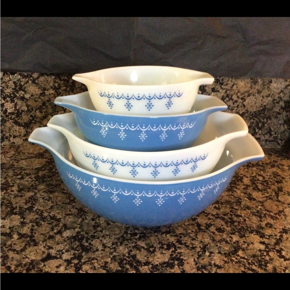 PYREX VINTAGE 1972 Snowflake Blue “Garland”  Nesting Bowls